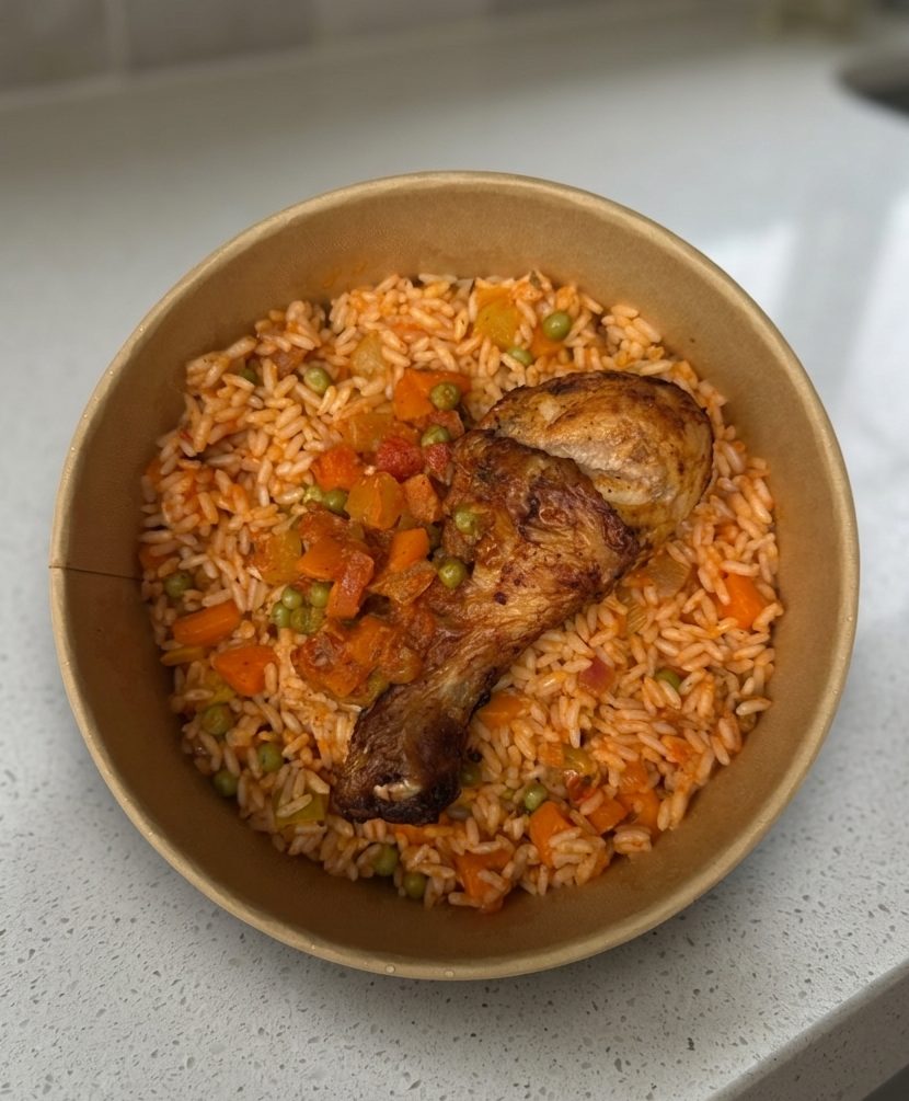 Riz Sauté, pilon de poulet & Légumes Croquants