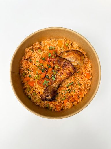 Riz Sauté, pilon de poulet & Légumes Croquants